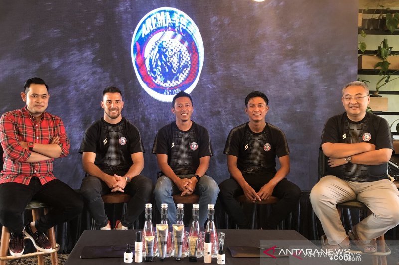 Manajemen dan pemain Arema pada konferensi pers menjelang bergulirnya Liga 1 2020 di Malang, Sabtu (22/02/2020) (Antara/ Vicky Febrianto)