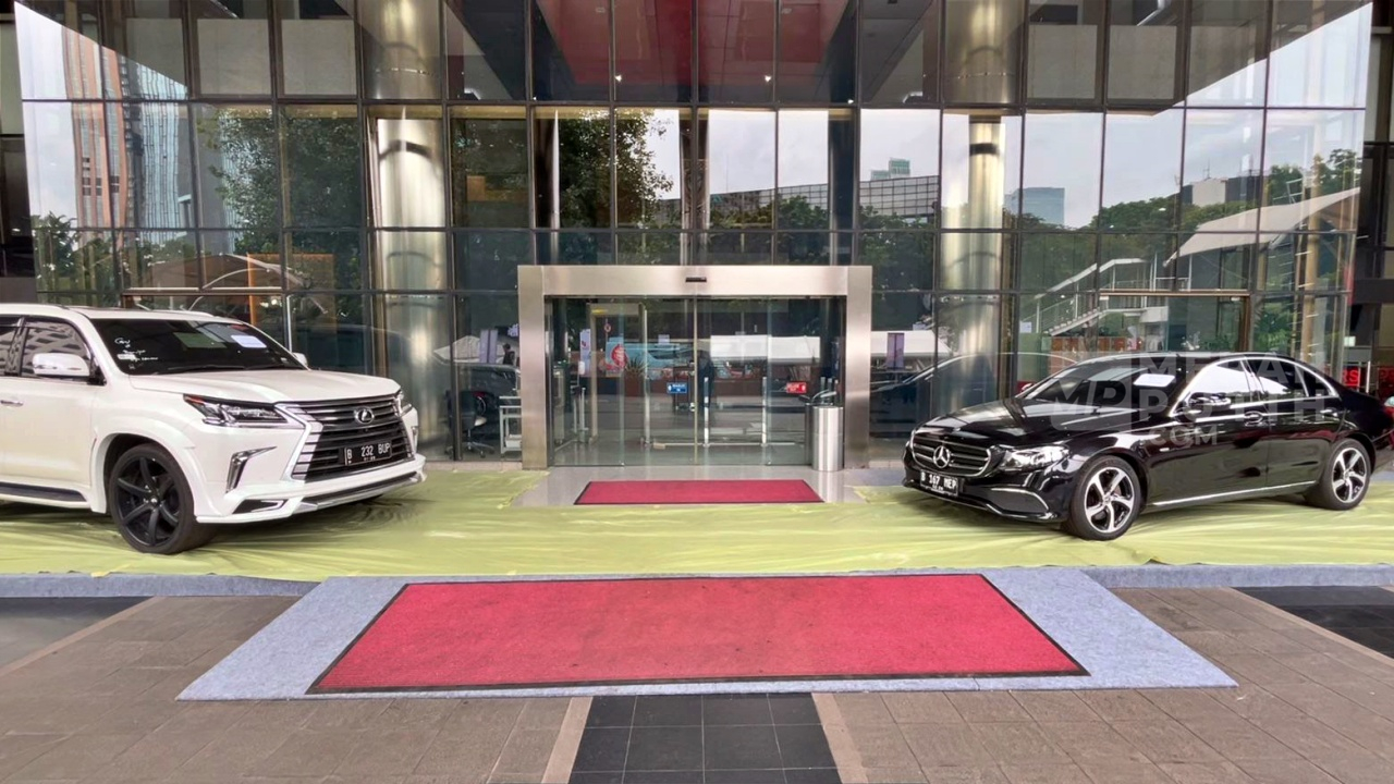Markas KPK Disulap Jadi Showroom, Tampilkan Mobil hingga Motor Mewah