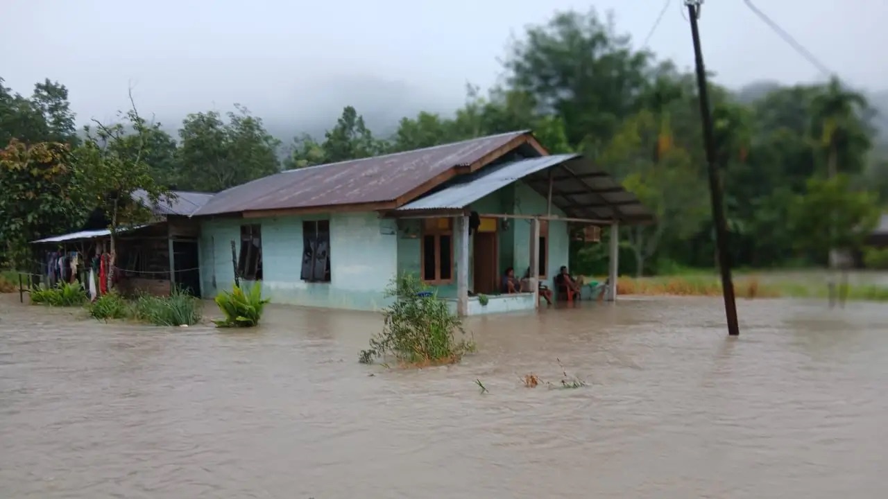 Sibolga hingga Tapanuli Selatan Dilanda Banjir dan Longsor, Ribuan Warga Mengungsi