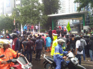 Pengendara Kesal Demo Warga Priok di Kemenkuham Bikin Macet Jalanan