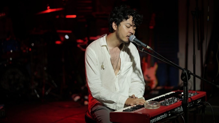 Lagu Pamungkas 'To The Bone' Kalahkan 'LATHI' di Spotify