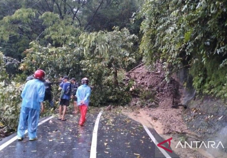 Jalur Selatan Cianjur Kini Dapat Dilalui secara Normal Setelah Sempat Tertutup Longsor dan Pohon Tumbang, Pengguna Jalan Diminta Tingkatkan Kewaspadaan