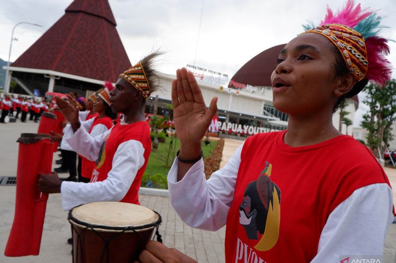 Jokowi Resmikan Youth Creative Hub dan Tanam Jagung di Papua