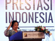 Megawati Terima Gelar Doktor Honoris Causa dari IPDN