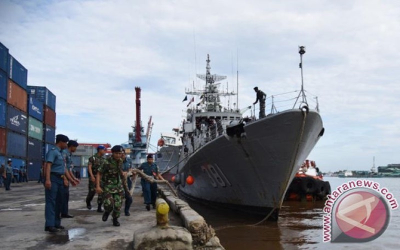 KRI Tjiptadi-381 saat bersandar