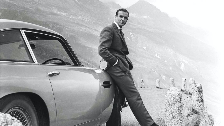Pistol di Film James Bond Pertama Dilelang