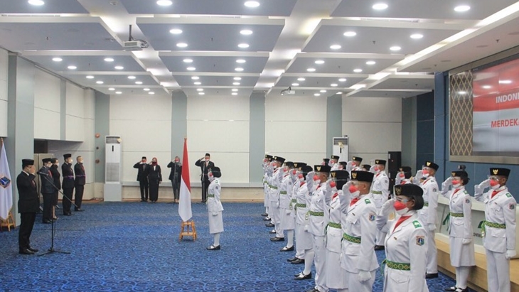 Gubernur DKI Jakarta Anies Baswedan melantik 24 pelajar Pasukan Pengibar Bendera Pusaka (Paskibraka) untuk upacara hari Kemerdekaan Indonesia tahun 2021. (Foto: Instagram @achmadfirdaus64)