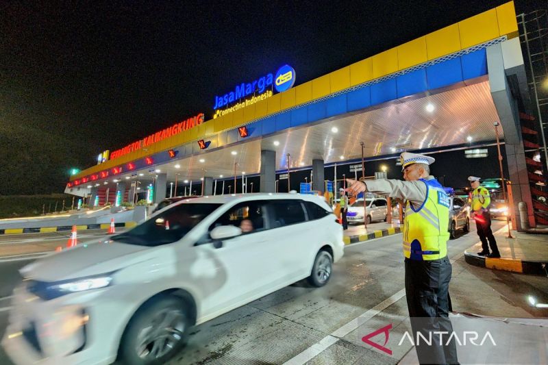 Arus Balik Padat, Tol Kalikangkung-Cikampek Mulai Diberlakukan Satu Arah