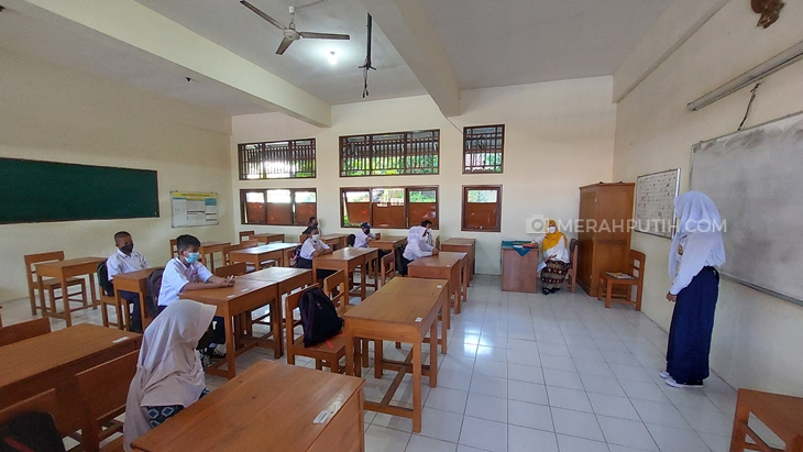 Muncul Klaster Pembelajaran Tatap Muka di Jateng, Ganjar: Jangan Asal Ngaku Siap