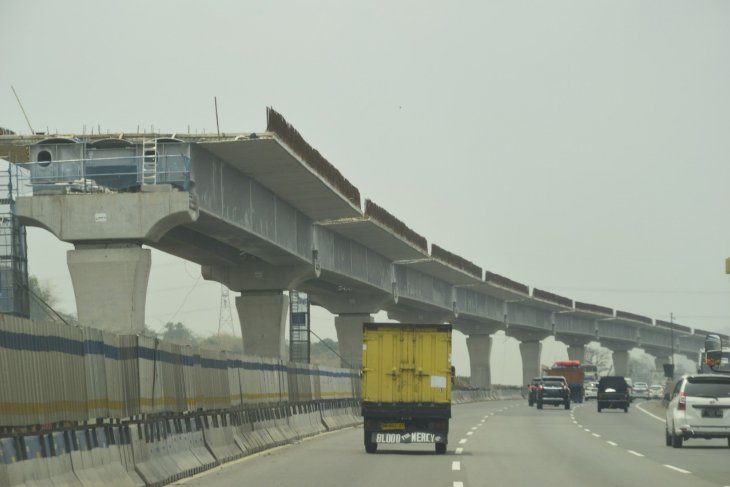 Tol Layang Jakarta-Cikampek II (Elevated) belum bisa digunakan untuk menyukseskan Angkutan Lebaran 2019, kata Pengamat transportasi dari Masyarakat Transportasi Indonesia (MTI) Djoko Setijowarno di Jakarta, Minggu (3/3/2019). (Dok Humas PT Jasa Marga Tbk)