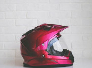 Cegah Helm Bau saat Musim Hujan Sangat Mudah