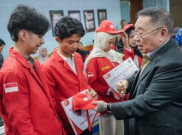 Serahkan Beasiswa Kelapa ke Mahasiswa Unhas, Jerry Hermawan Lo Sebut Pertanian adalah Senjata Rahasia Indonesia