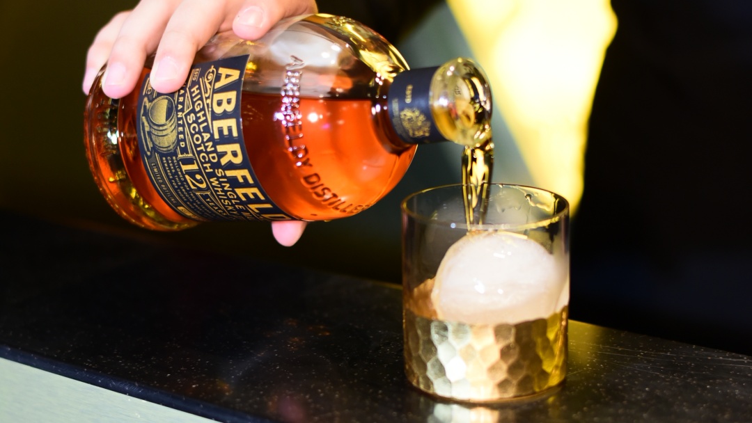 Single Malt Aberfeldy Perkenalkan Standar Emas Keahlian di Indonesia