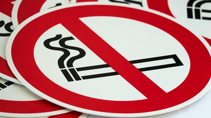 Penjelasan Polisi Soal Larangan Menghisap Rokok Saat Berkendara