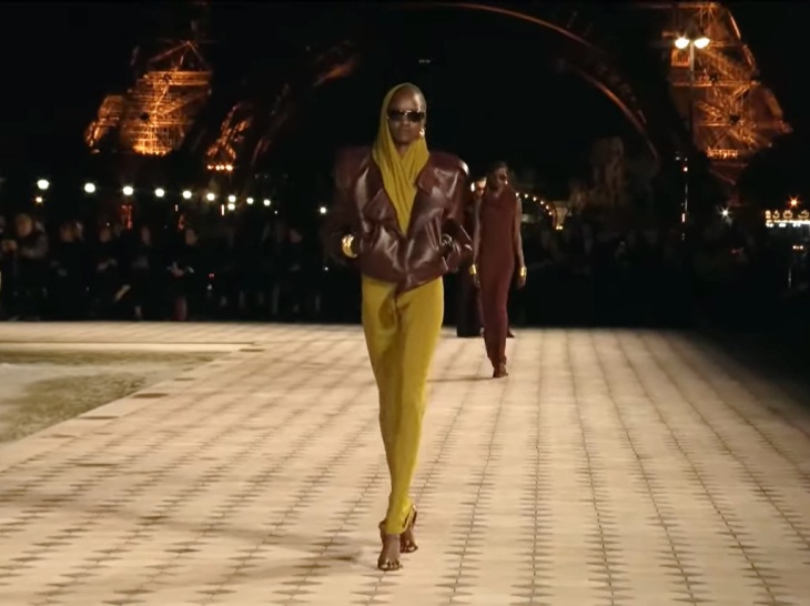 Saint Laurent Hadirkan Capuche untuk Paris Fashion Week di Eiffel Tower