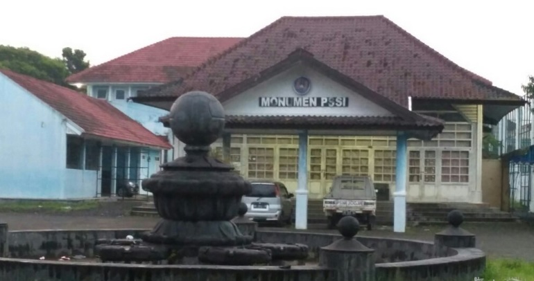 Jejak Sunyi Monumen Seperempat Abad PSSI