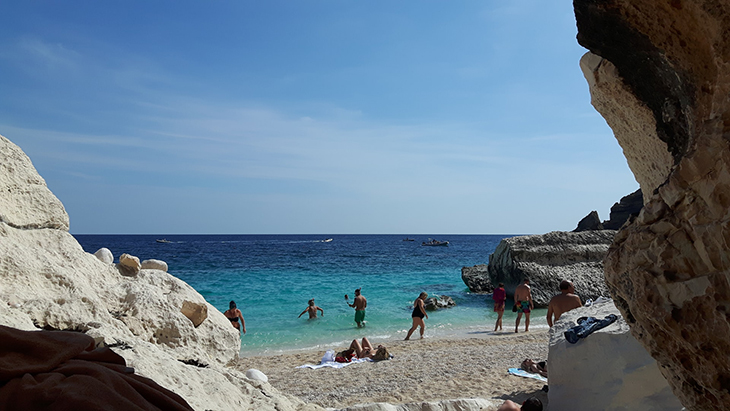 Pencuri Pasir di Pantai Sardinia Didenda Rp 52 Juta