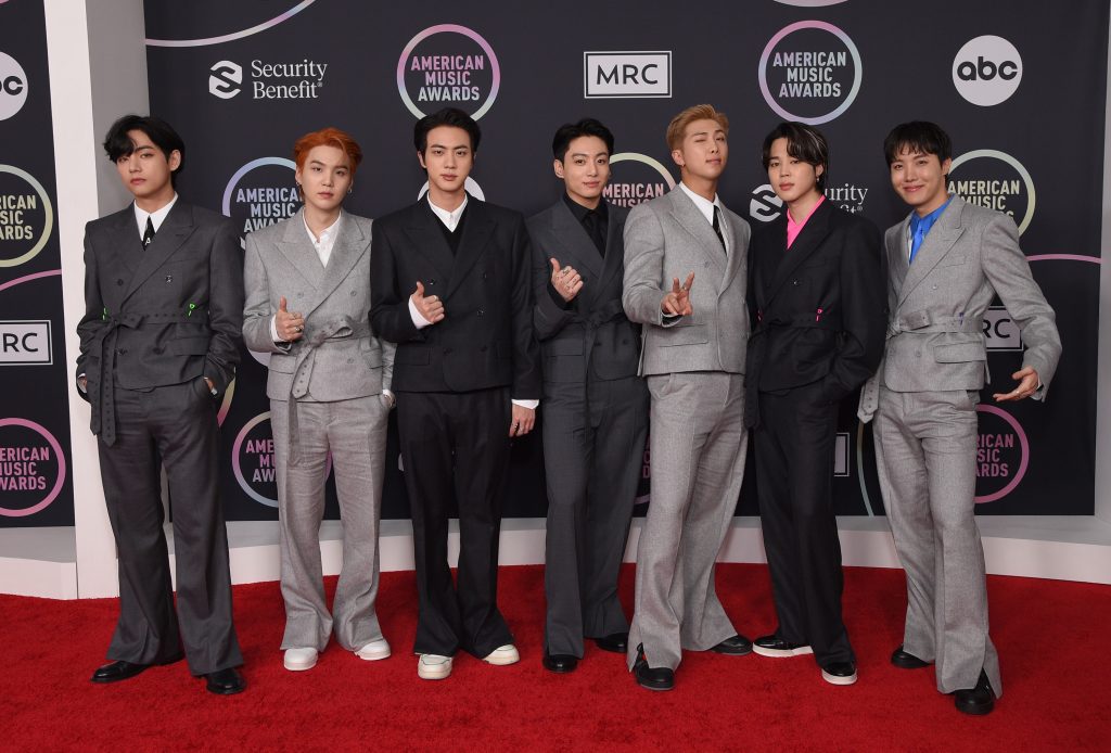 BTS Raih 'Artist of The Year' AMAs 2021
