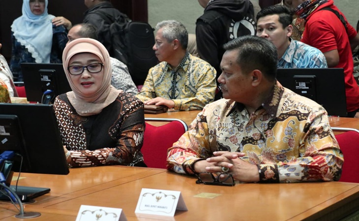 Anna Sophanah bersama Plt Bupati Indramayu