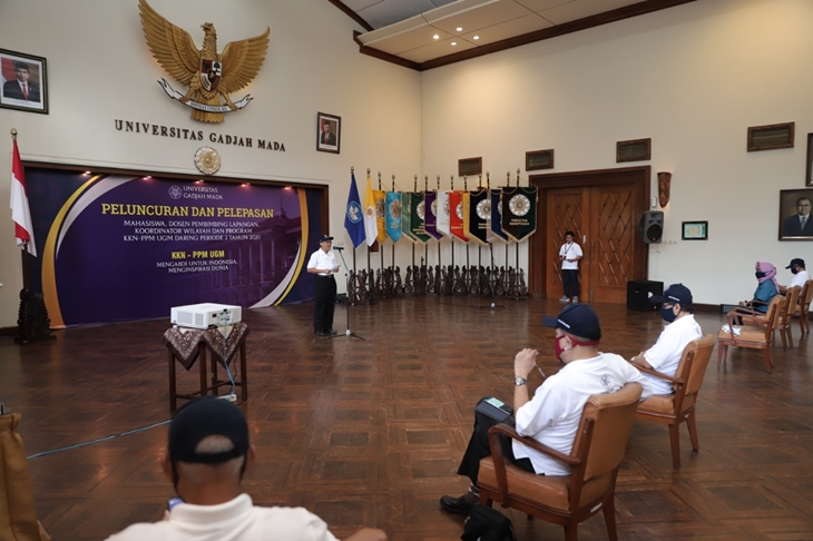 Pelepasan perwakilan mahasiswa KKN daring di UGM. (Foto: MP/Humas UGM)