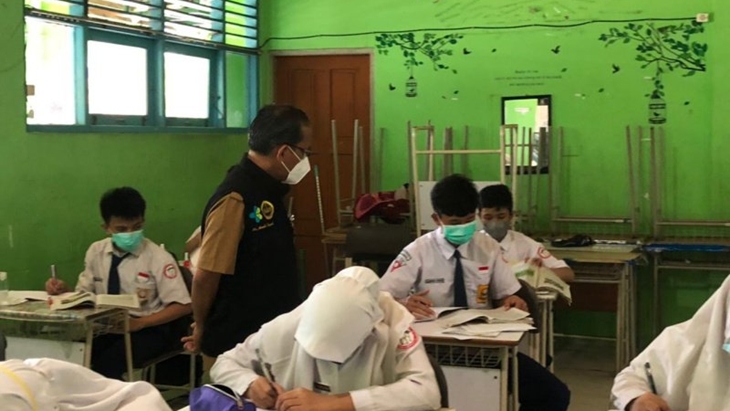 Wilayah Tinggi Kasus COVID-19 & Rendah Vaksinasi Dilarang Gelar Sekolah Tatap Muka