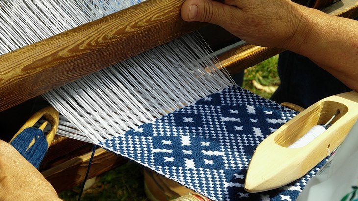 Kain Warisan Budaya Indonesia yang Sama Cantiknya dengan Kain Batik