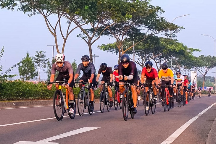 Bersepeda Layaknya Atlet Bersama Komunitas Mozia Loop