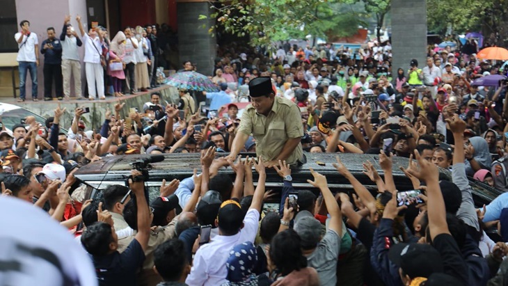 Prabowo saat menyapa dan berdialog dengan masyarakat. (BPN)