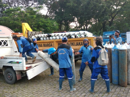 Buka Posko di Monas, Anies Perintahkan Anak Buah Kerja Ekstra Pasok Oksigen ke RS