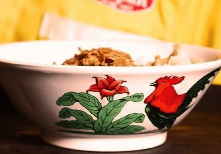 Mengenal Lebih Jauh Mangkuk Ayam Jago yang Legendaris