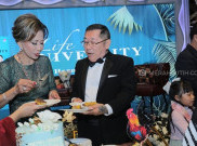 Meriahnya Peluncuran Buku Life University di Sky Ballroom JHL Solitaire Hotel
