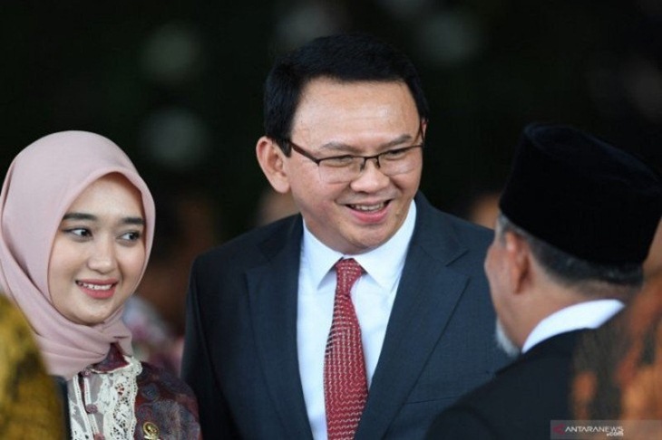 Mantan Gubernur DKI Jakarta Basuki Tjahaja Purnama (tengah) menghadiri upacara pelantikan Presiden Joko Widodo dan Wakil Presiden Ma'ruf Amin di Gedung Nusantara, kompleks Parlemen, Senayan, Jakarta. ANTARA FOTO/Wahyu Putro A/hp. (ANTARA FOTO/WAHYU PUTRO A)