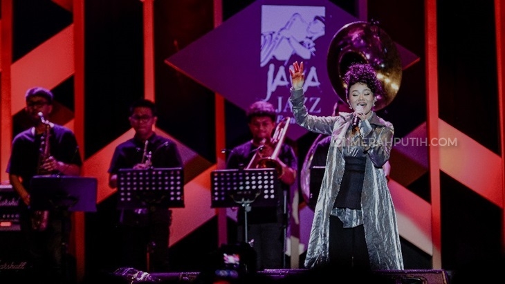 Yura Yunita Tampil Energik di Java Jazz Festival 2020