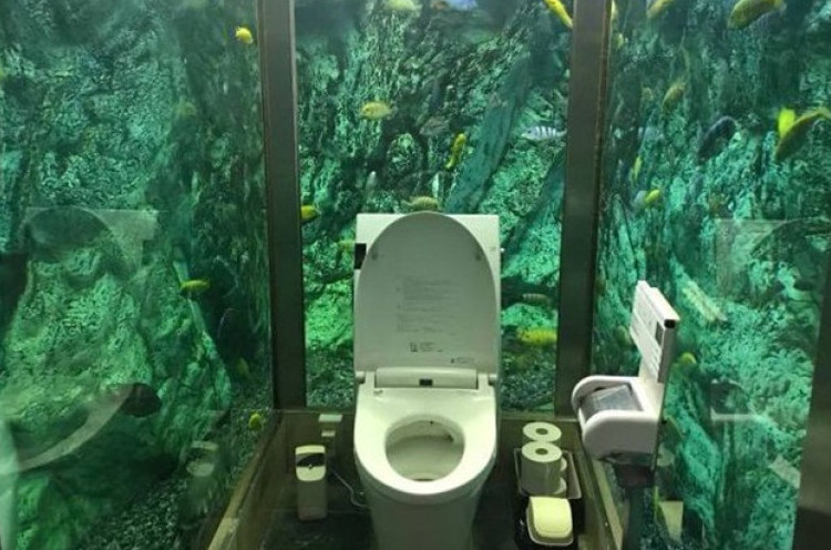 Yuk Intip Keunikan Toilet Akuarium yang Lagi Viral!