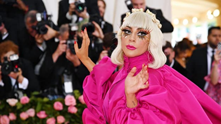 Lady Gaga Pakai Face Shield Karya Desainer Indonesia