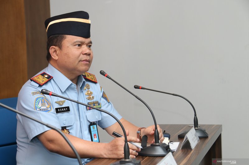 Benny Harman pertanyakan pemecatan Ronny Sompie kepada Menteri Yasonna
