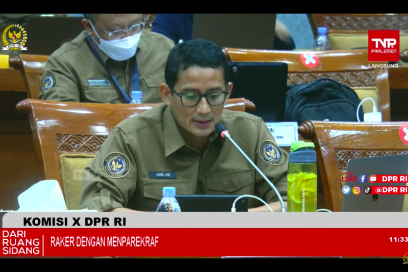 Tangkapan virtual Menteri Pariwisata dan Ekonomi Kreatif Sandiaga Uno dalam rapat kerja bersama Komisi X DPR yang dipantau secara virtual, Jakarta, Rabu (16/3). ANTARA/M. Baqir Idrus Alatas