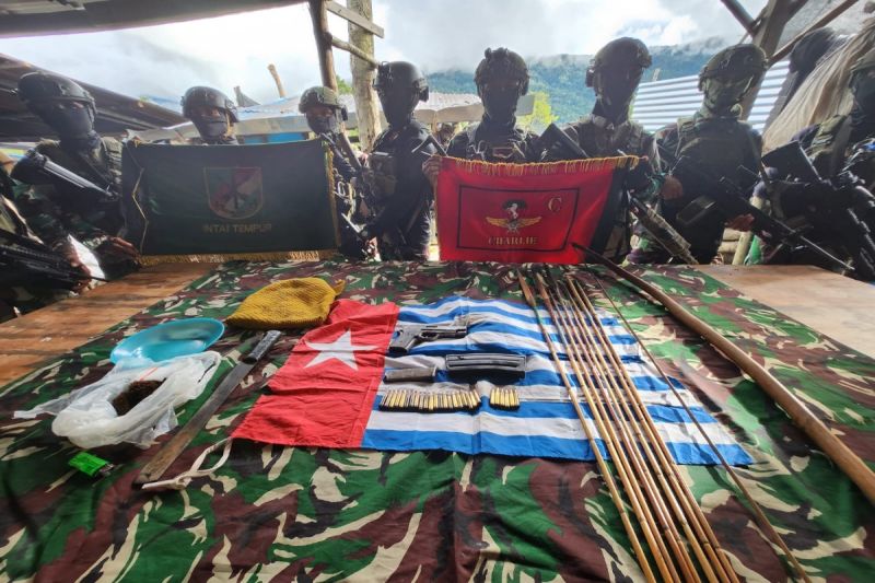 TNI Serang Markas OPM Penyandera Pilot Susi Air, Sita Bendera Bintang Kejora