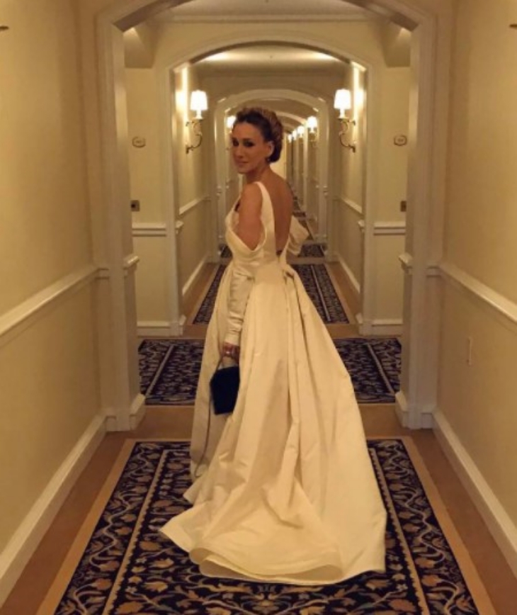 Sarah Jessica Parker langsung jatuh cinta dengan gaun ini ketika pertama kali melihatnya. (Foto: Instagram/@sarahjessicaparker)