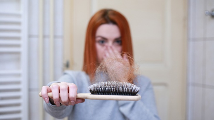 Mengenal Sejumlah Penyebab Rambut Rontok