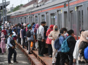 Waspada Lonjakan Pengguna KRL di Awal Pekan