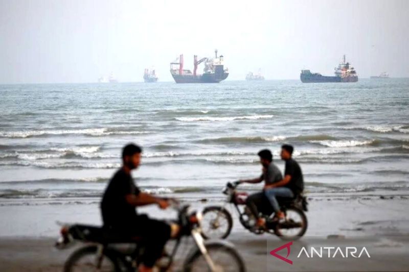 3 Kapal Tengker Hantam Ranjau di Selat Hormuz, Iran Sebut Kapal Matikan Radar
