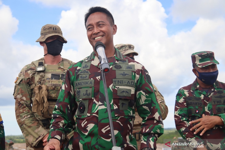 Kasad Jenderal TNI Andika Perkasa di Puslatpur Amborawang, Samboja, Kaimantan Timur, Kamis 12/8/2021. (novi abdi/Antara)