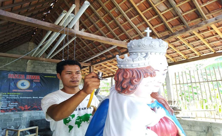 Patung Bunda Maria dan Kanak-Kanak Yesus buatan Edi selalu laris jelang perayaan Natal