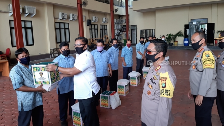 Alumni AKABRI 1995 Batalyon Patria Tama Bagikan 2.000 Paket Sembako