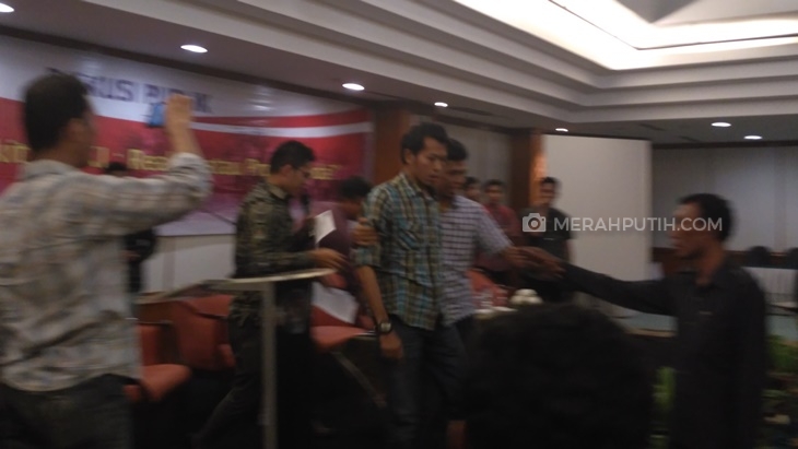 Suasana pembubaran diskusi. (MP/Fadhli)