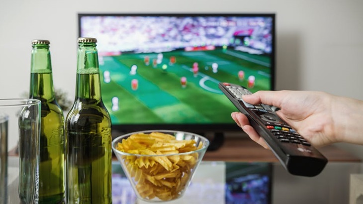 Awas! Terlalu Banyak Nonton TV Mengurangi Produksi Sperma