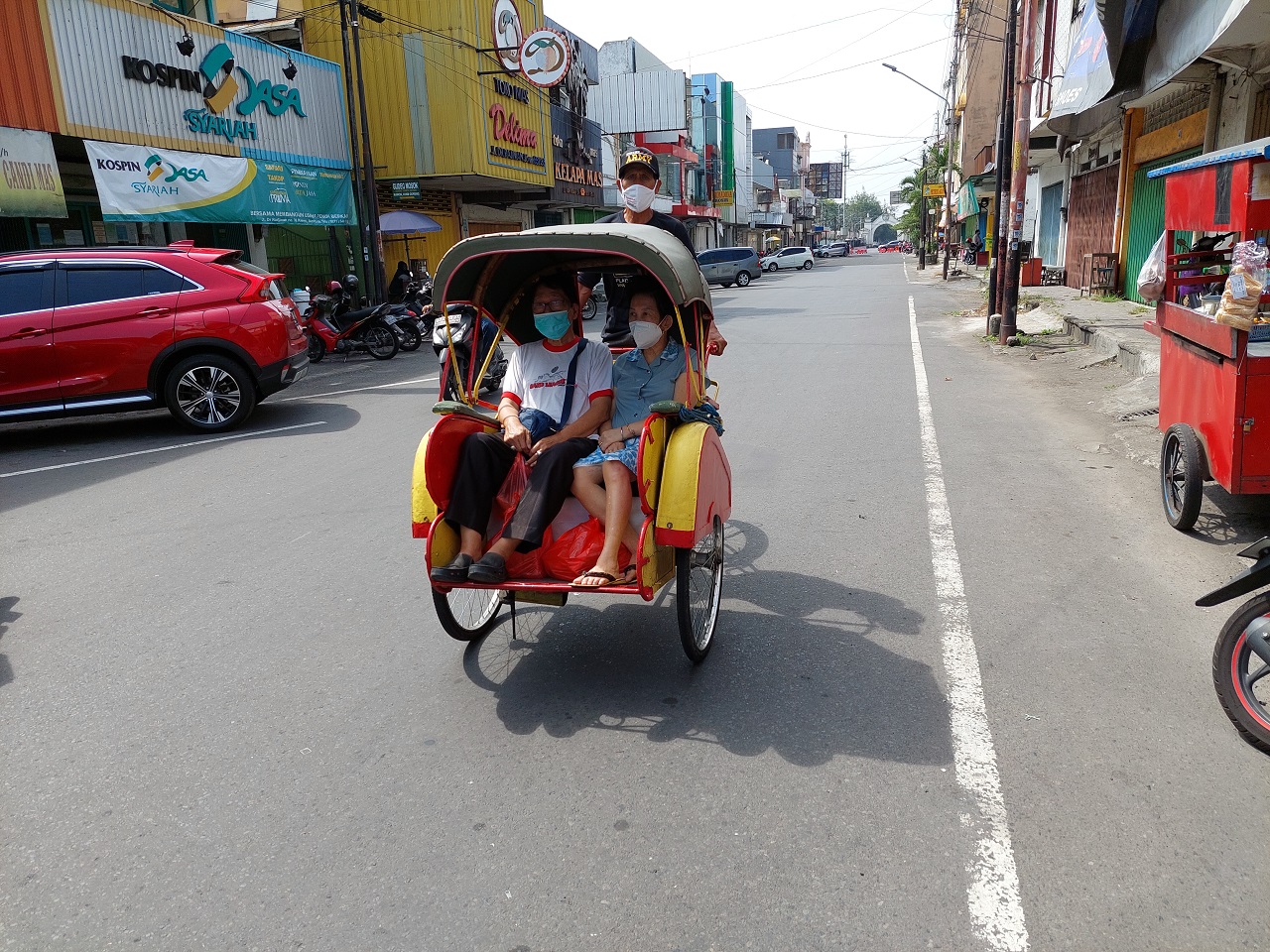 Kawasan Central Bisnis Distrik (CBD) di Solo, Jawa Tengah tampak lengang selama PPKM level 4. (MP/Ismail)