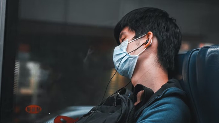 Tidur Sambil Duduk, Bahaya Enggak Sih?