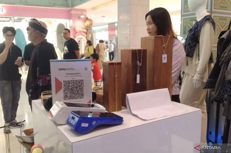 Masyarakat Makin Nyaman Tidak Bawa Uang Tunai, Transaksi QRIS Naik 100,12 Persen
